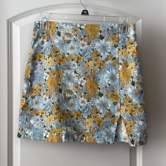 *NWOT UO Darren Notched Linen Mini Skirt size small - Picture 5 of 9